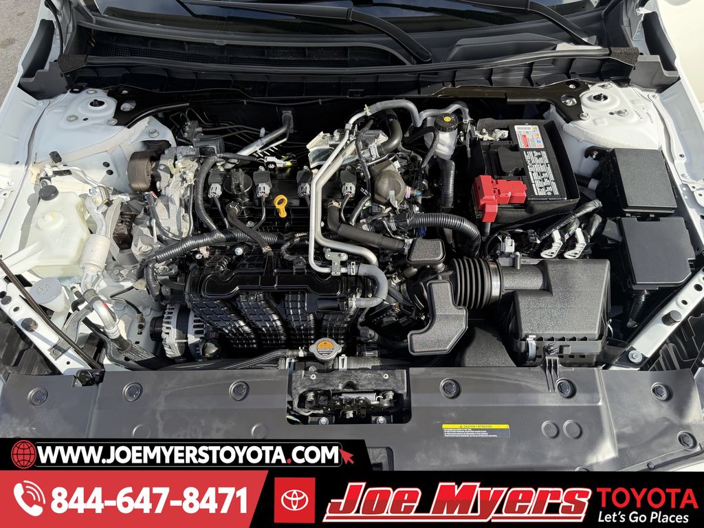 Used 2025 Glacier White Nissan 2.5 SV image 30