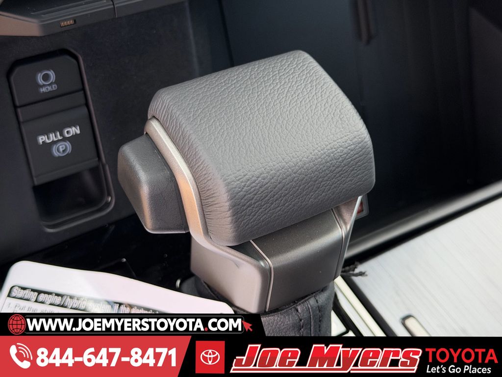 New 2026 Wind Chill Pearl Toyota Platinum image 19