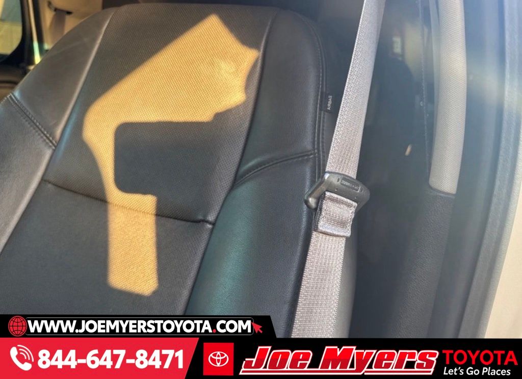 Used 2013 White Diamond Tricoat Cadillac Premium image 5