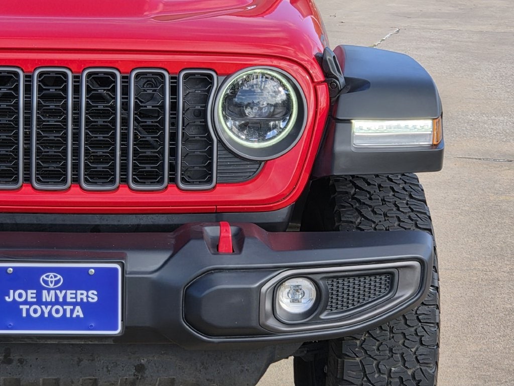 Used 2025 Firecracker Red Clearcoat Jeep Rubicon image 4