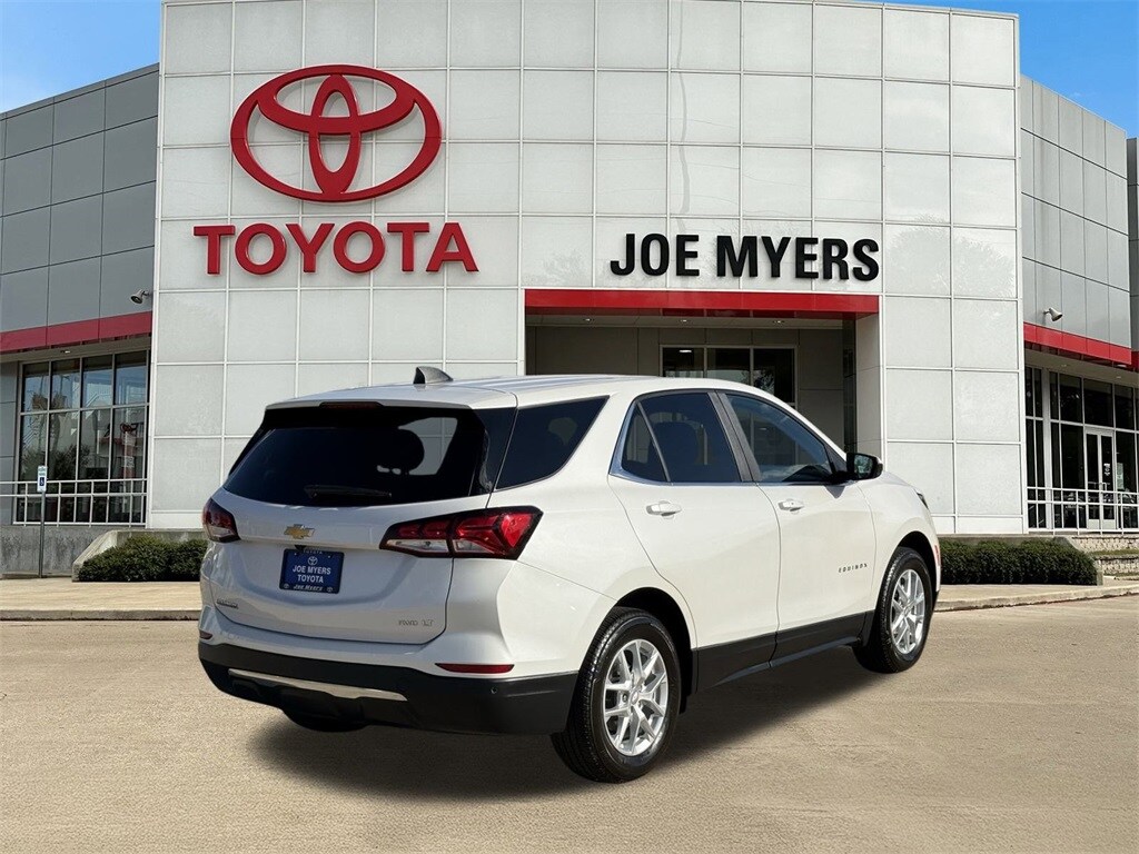 2024 Chevrolet Equinox LT photo 3