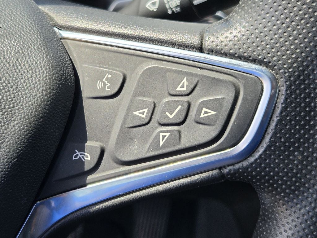 Used 2025 Summit White Chevrolet LT image 22