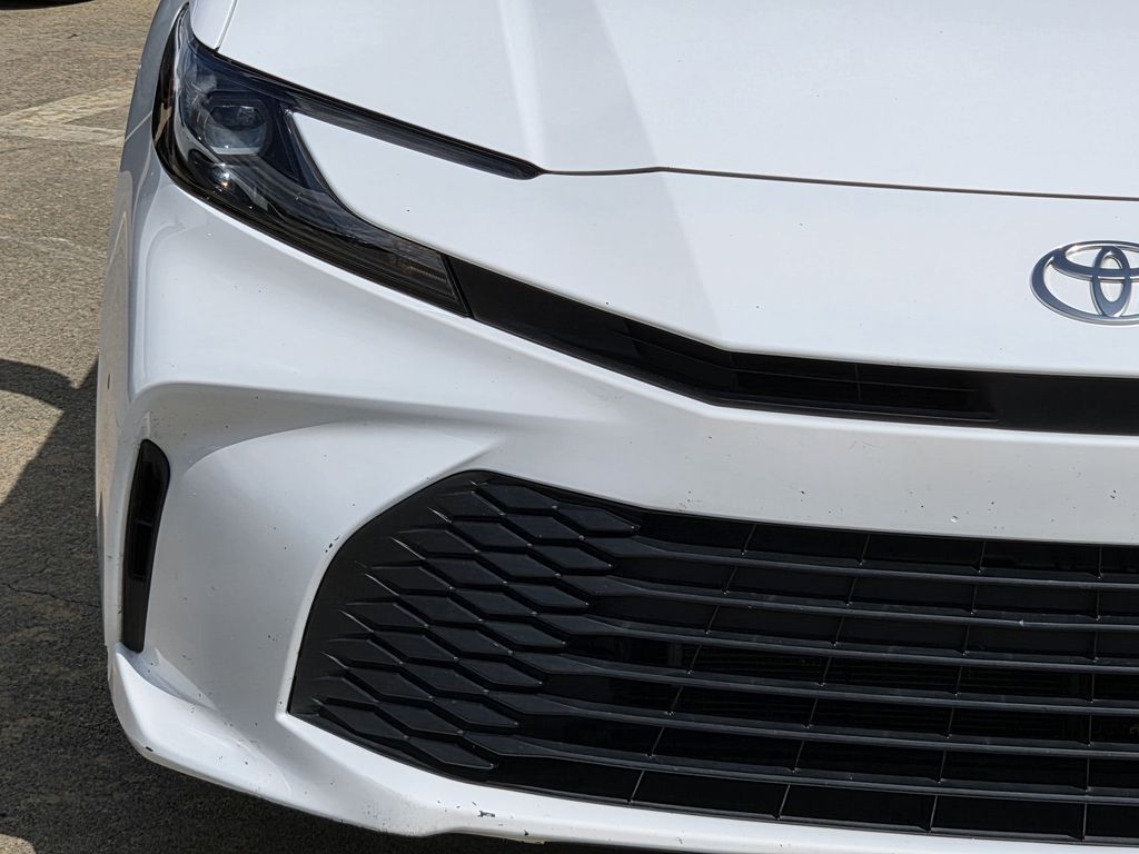 Used 2025 Ice Toyota LE image 5