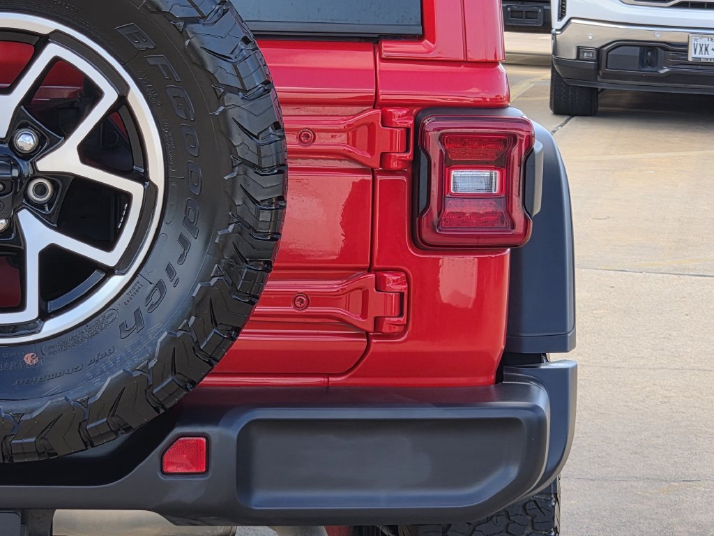 Used 2025 Firecracker Red Clearcoat Jeep Rubicon image 9