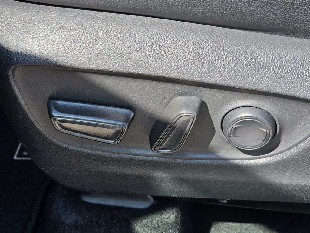 Used 2025 Midnight Black Metallic Toyota XLE image 28