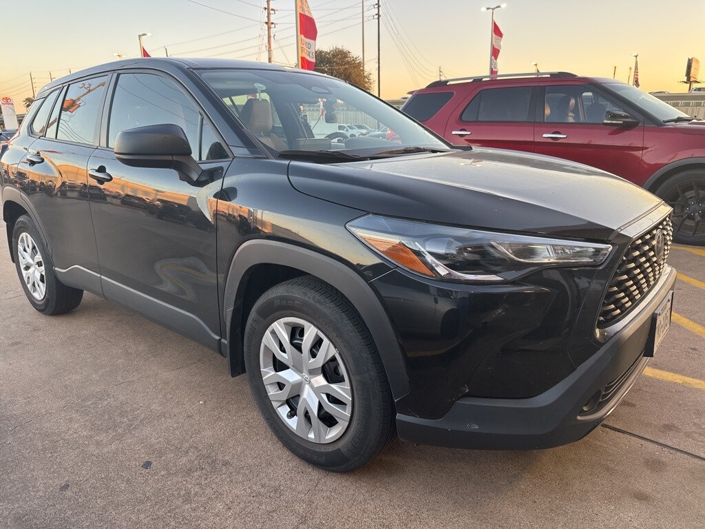 2023 Toyota Corolla Cross L photo 2