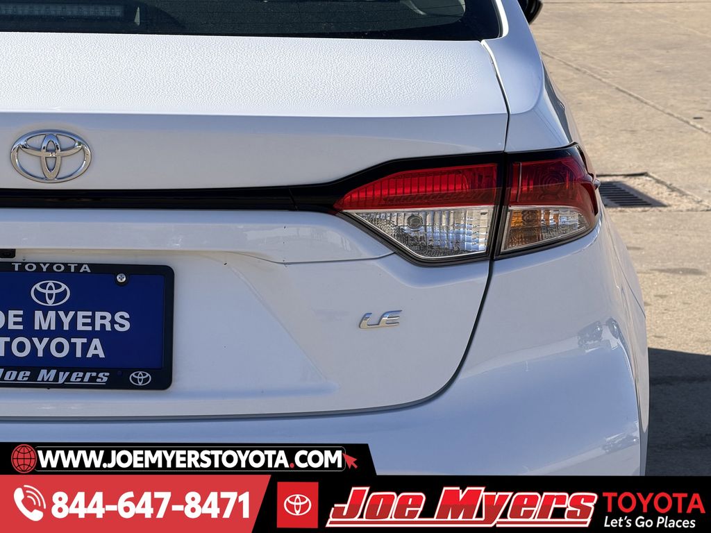 Used 2025 Ice Cap Toyota LE image 9