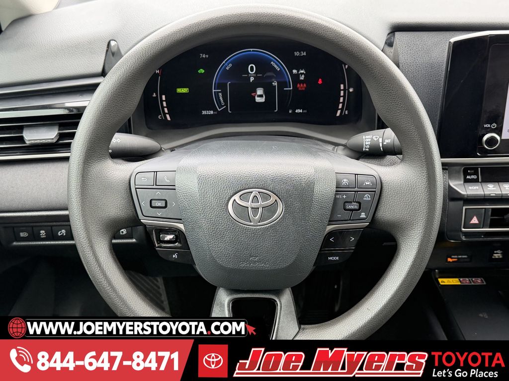Used 2025 White Toyota LE image 15