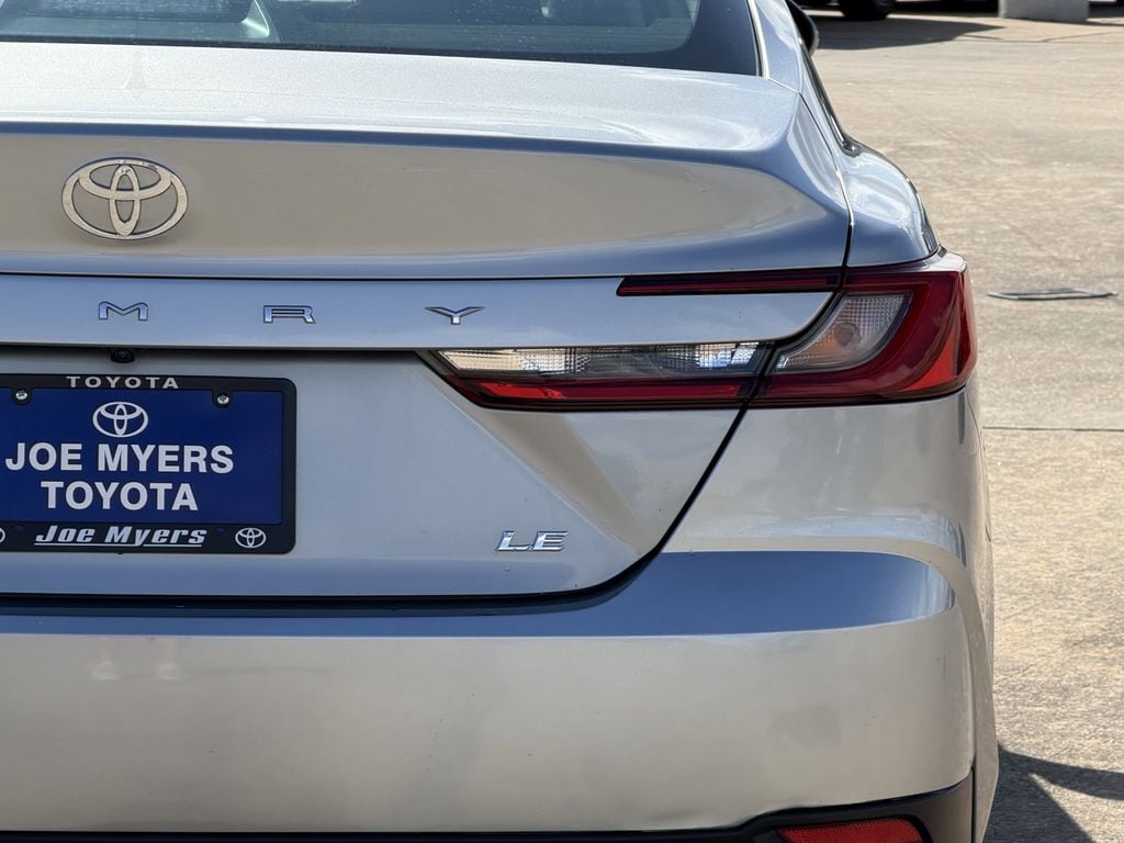 2025 Toyota Camry LE - Photo 9