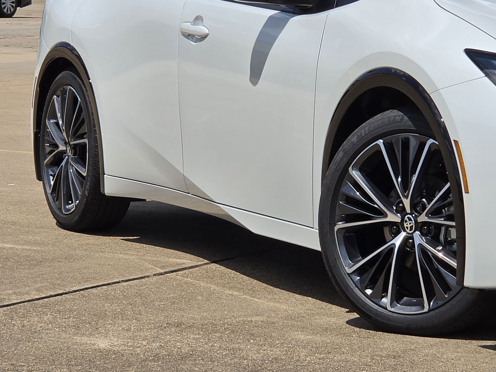 New 2027 Wind Chill Pearl Toyota XLE image 11
