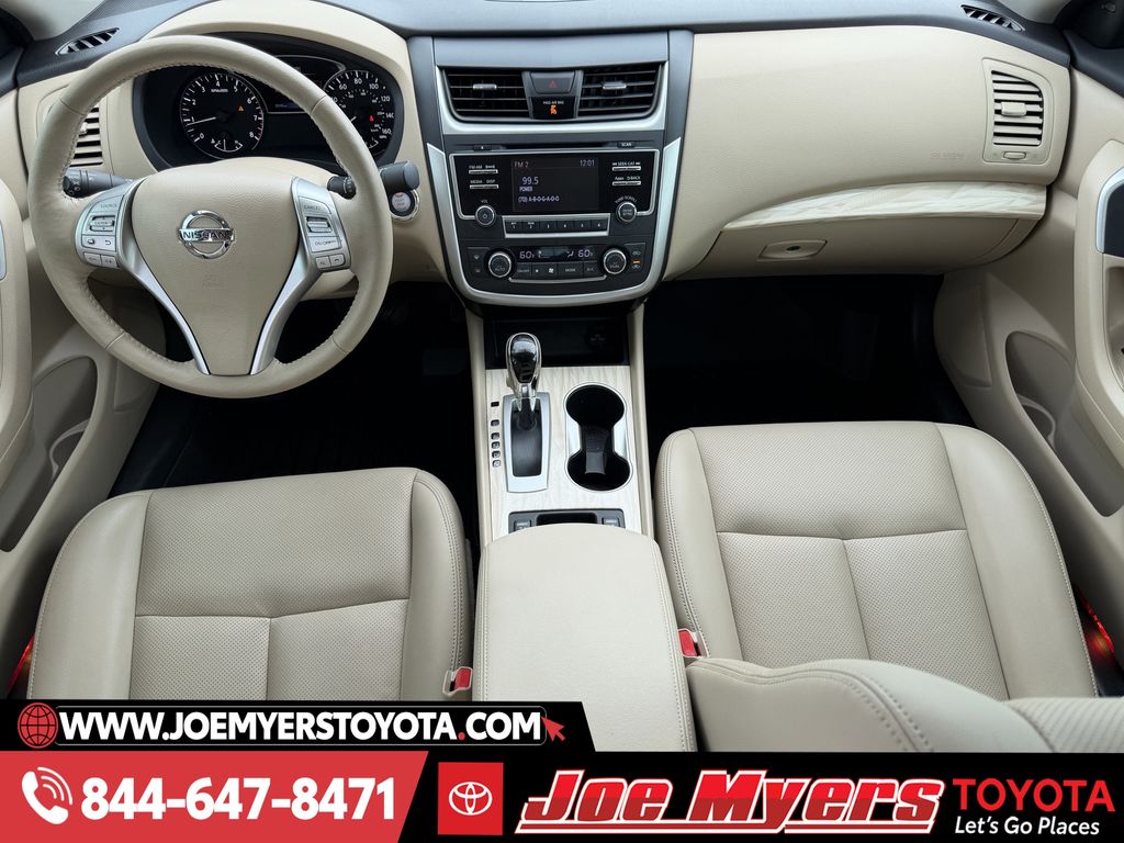 Used 2016 Cayenne Red Nissan 2.5 SL image 13