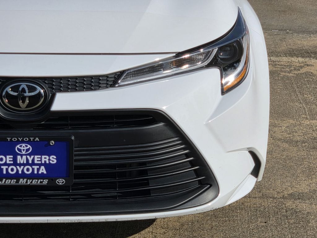 Used 2024 Ice Toyota LE image 4