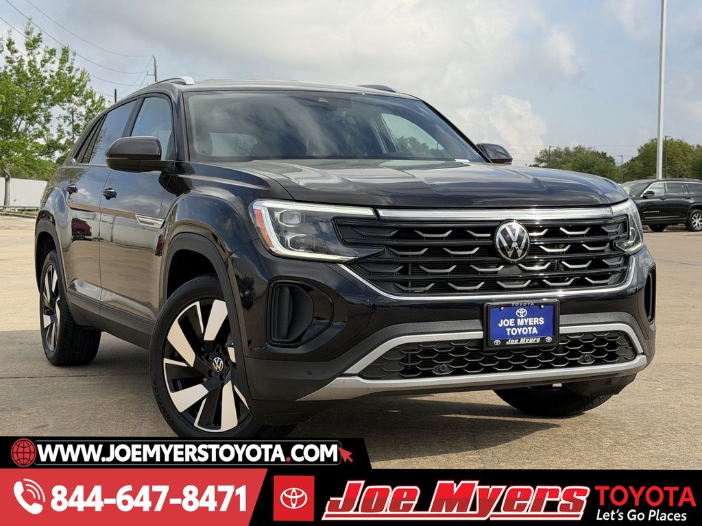 Used 2025 Deep Black Pearl Volkswagen 2.0T SE w/Technology image 2