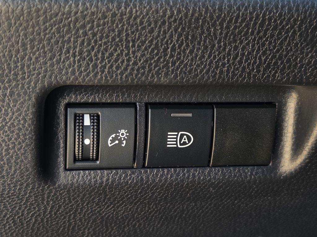 Used 2025 Silver Sky Metallic Toyota XLE image 25