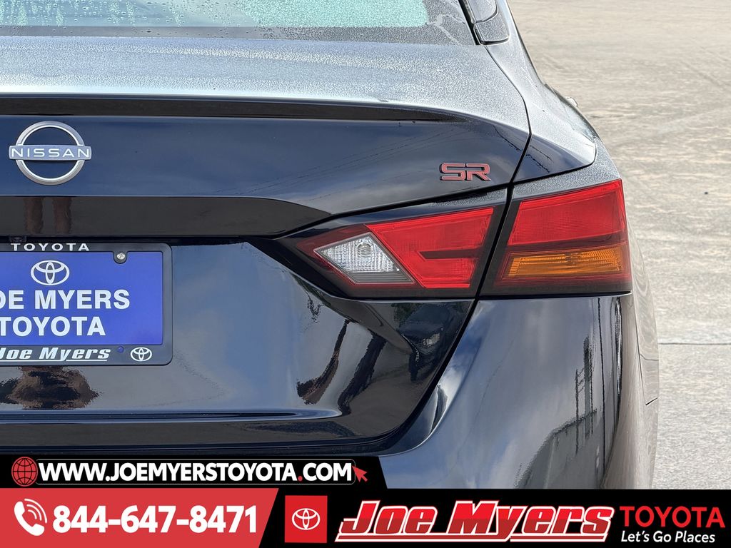 Used 2025 Super Black Clearcoat Nissan 2.5 SR image 9