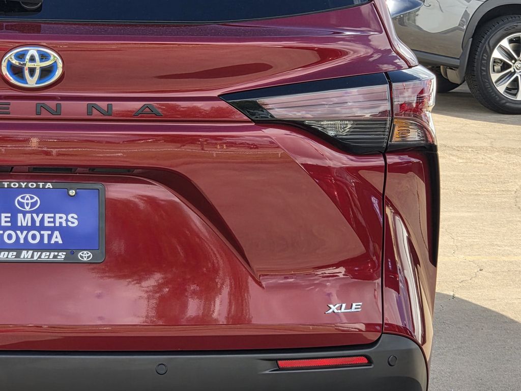 Used 2025 Pearl Toyota XLE image 9