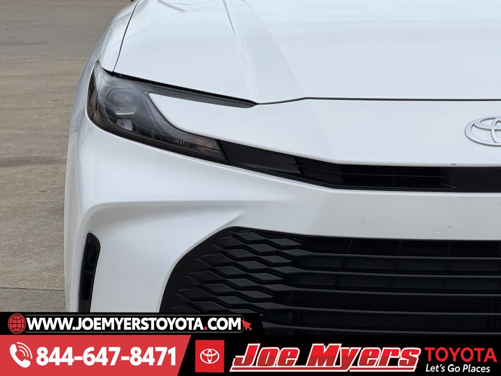 Used 2025 Ice Cap Toyota LE image 5