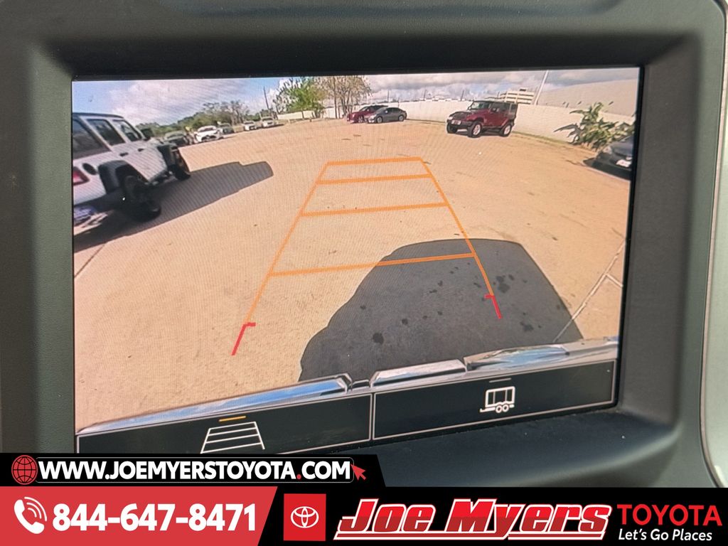 Used 2023 Summit White GMC Pro image 18