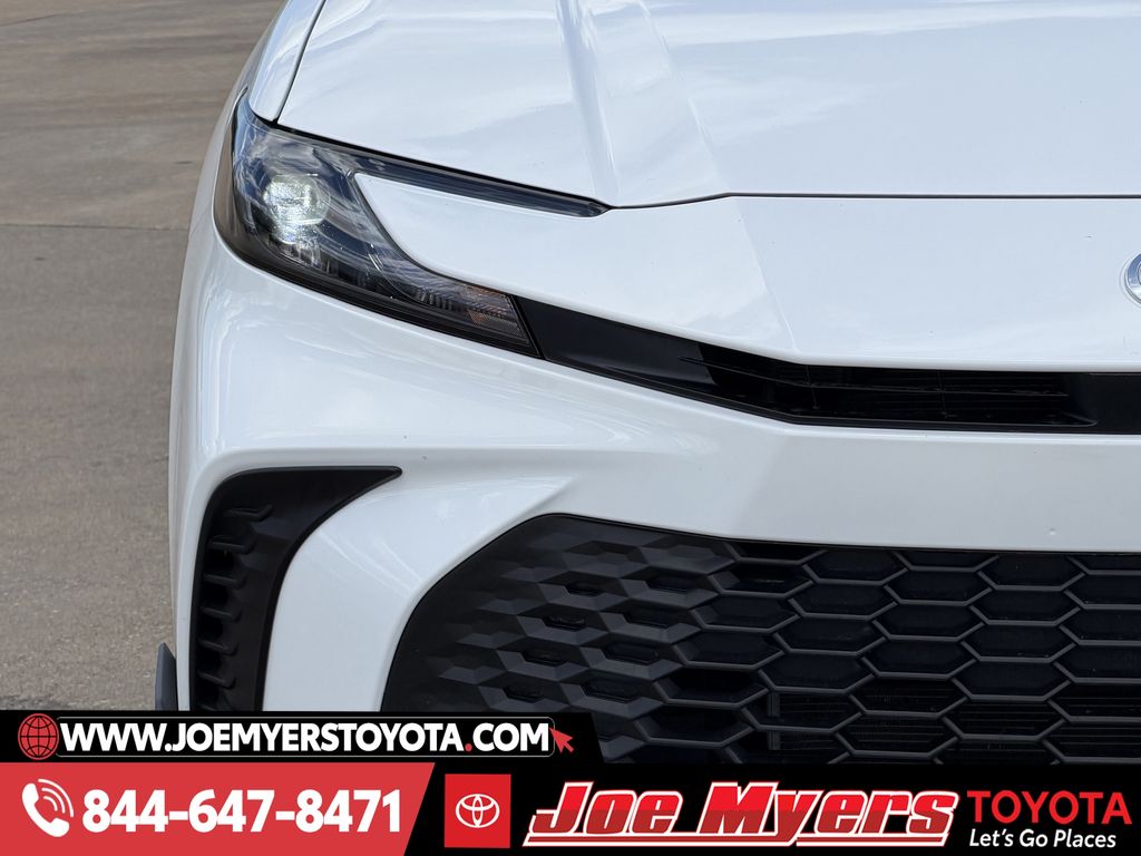 Used 2025 Ice Cap Toyota SE image 5