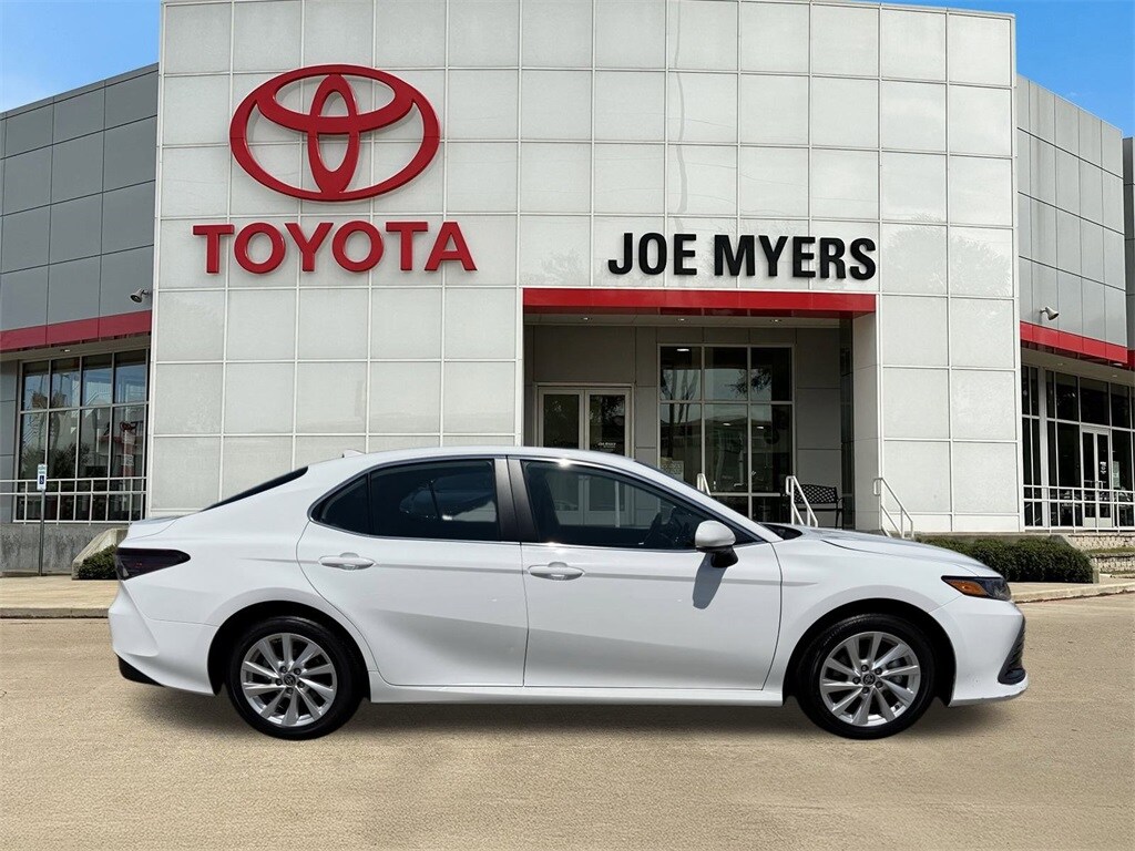 2024 Toyota Camry LE photo 3