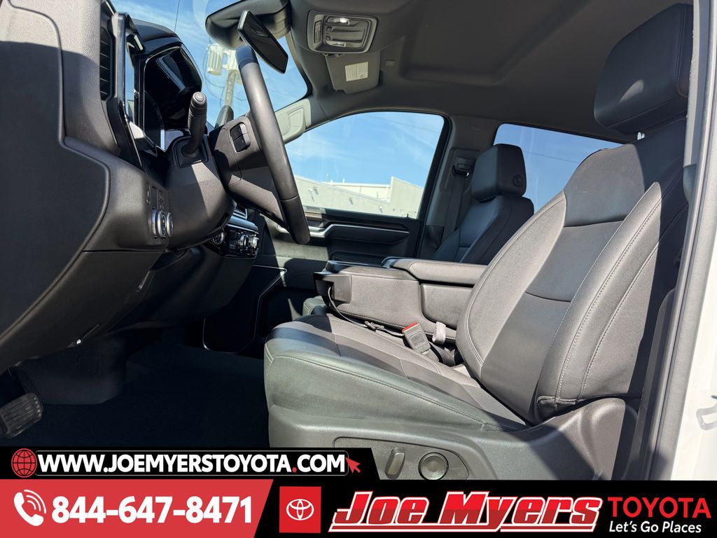 Used 2025 Summit White GMC SLT image 27