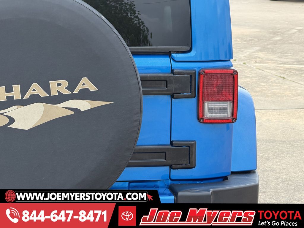 Used 2016 Hydro Blue Pearl Coat Jeep Unlimited Sahara image 9