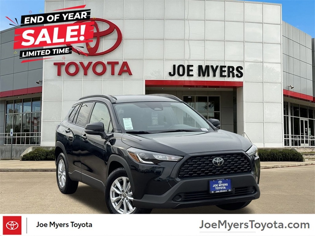 2025 Toyota Corolla Cross LE's photo