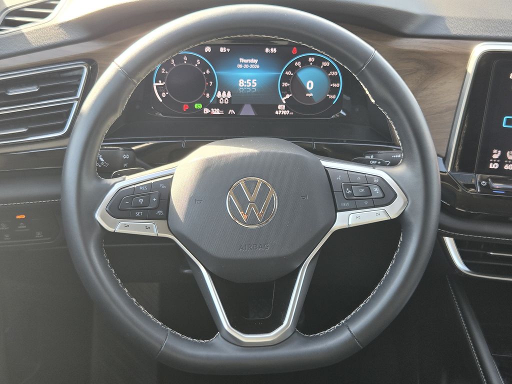 Used 2025 Silver Mist Metallic Volkswagen 2.0T SE w/Technology image 14