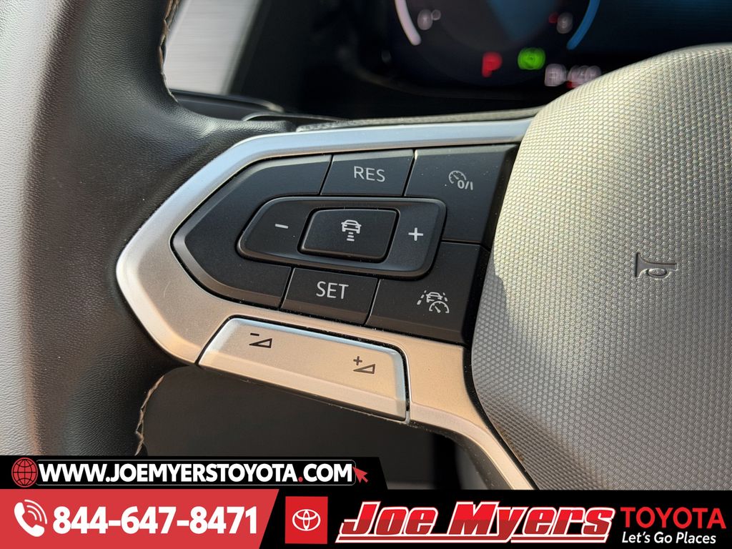 Used 2025 Deep Black Pearl Volkswagen 2.0T SE w/Technology image 24