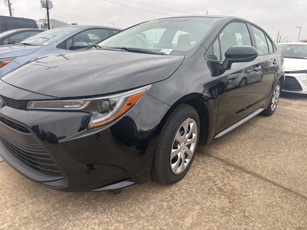 2025 Toyota Corolla LE's photo