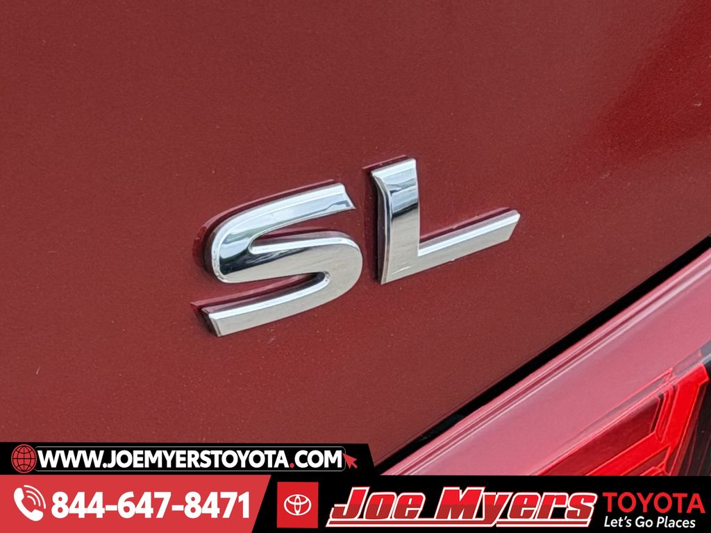 Used 2016 Cayenne Red Nissan 2.5 SL image 11