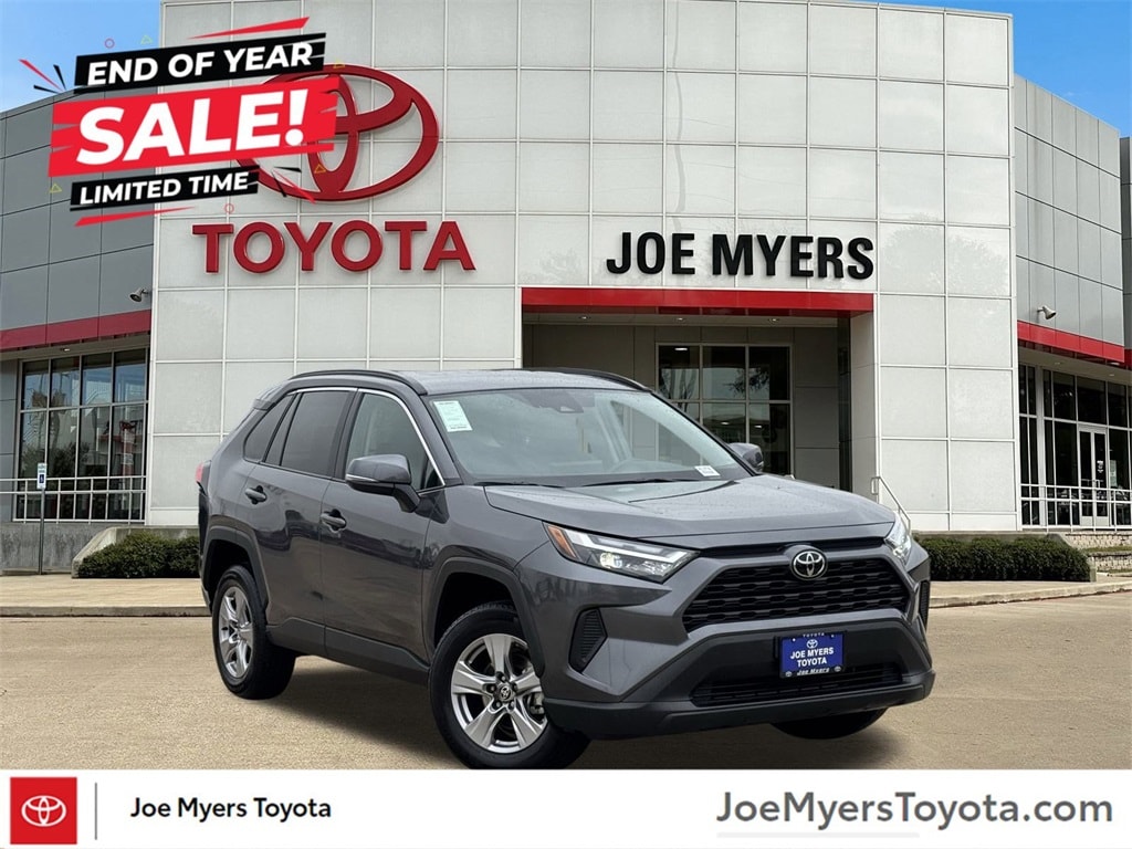 2025 Toyota RAV4 XLE's photo