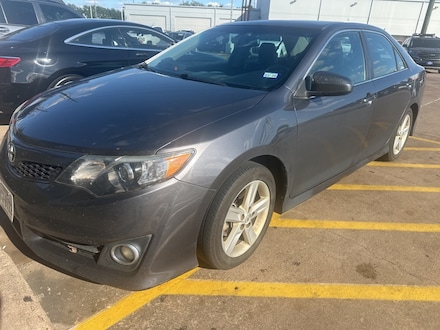 2014 Toyota Camry SE Sedan