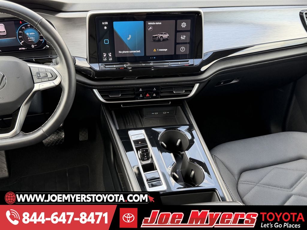 Used 2025 Deep Black Pearl Volkswagen 2.0T SE w/Technology image 17