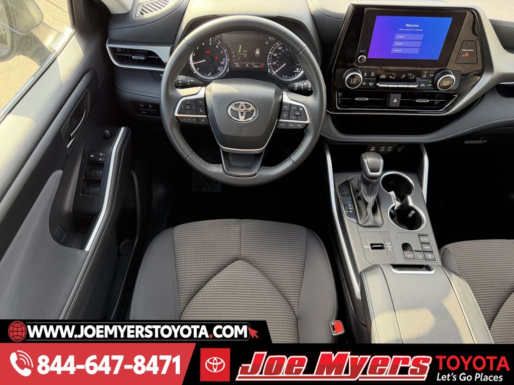 Used 2025 Midnight Black Metallic Toyota LE image 14