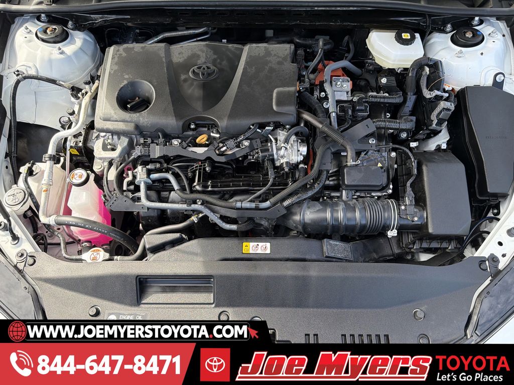 Used 2025 Ice Toyota SE image 31