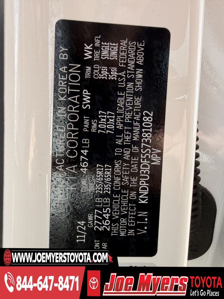 Used 2025 Snow White Pearl Kia LX image 31