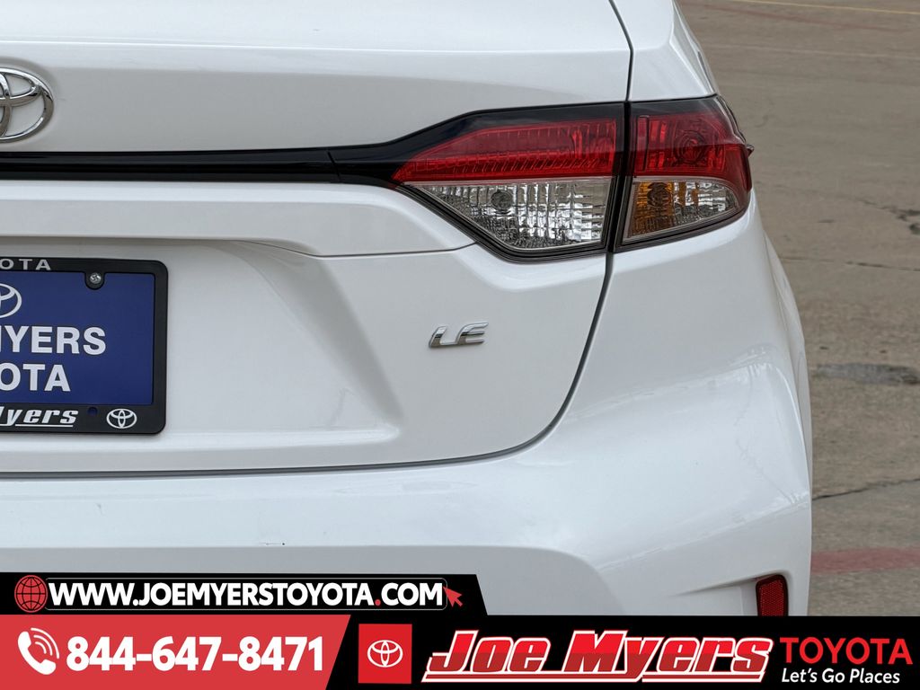 Used 2025 Ice Cap Toyota LE image 9