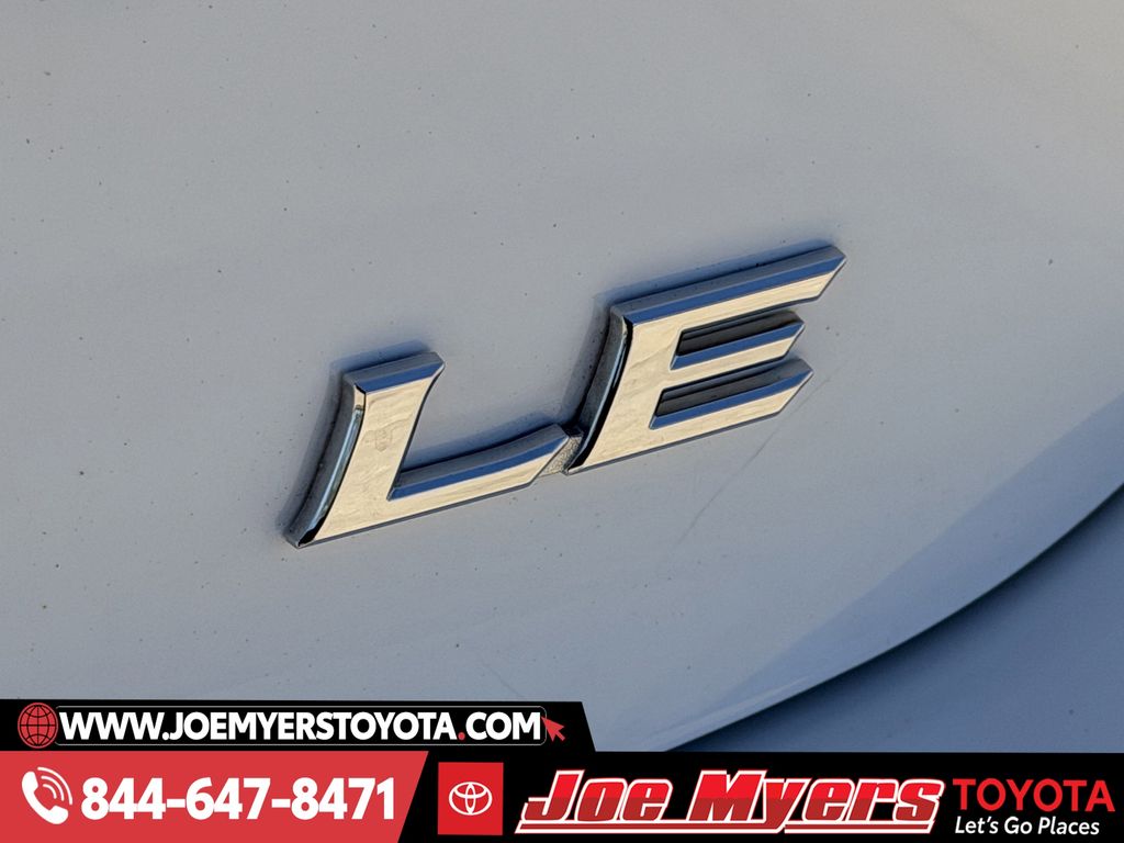Used 2025 Ice Cap Toyota LE image 11