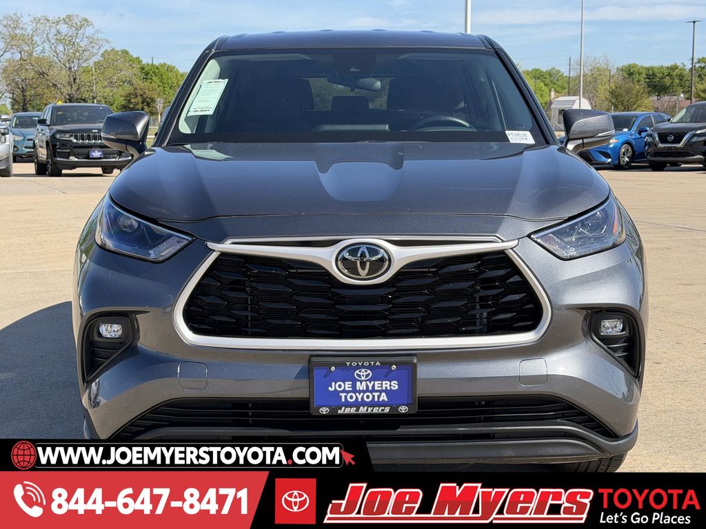 Used 2025 Magnetic Gray Metallic Toyota LE image 3