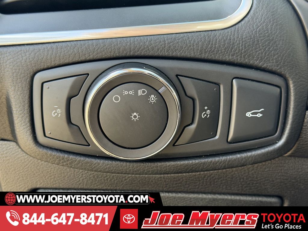 Used 2015 Guard Metallic Ford Titanium image 25