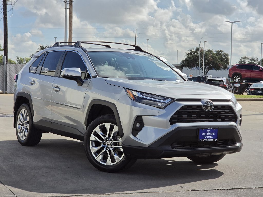 Used 2024 Silver Sky Metallic Toyota XLE Premium image 2