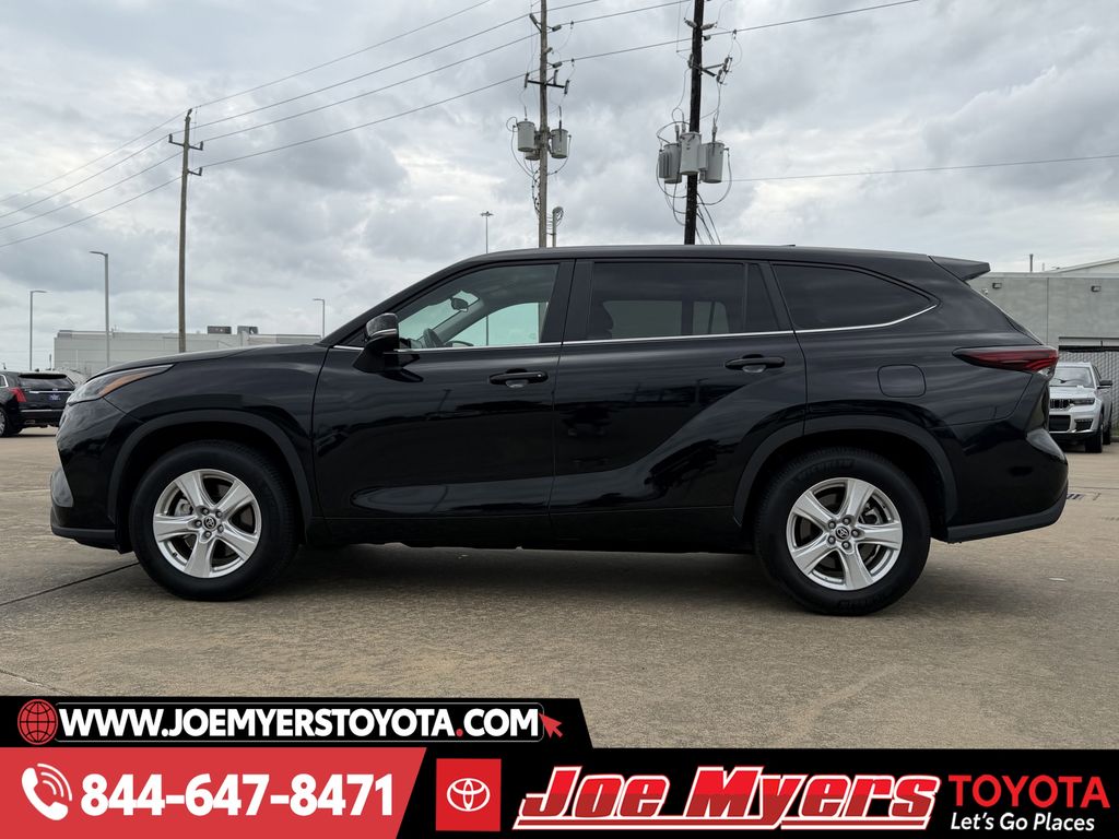 Used 2025 Midnight Black Metallic Toyota LE image 6