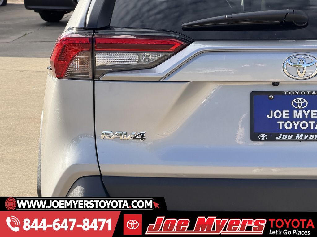 Used 2025 Silver Sky Metallic Toyota XLE image 10