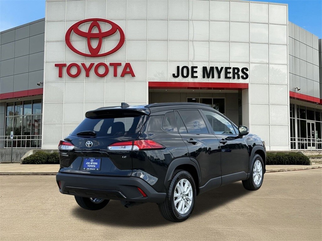 2024 Toyota Corolla Cross LE photo 4