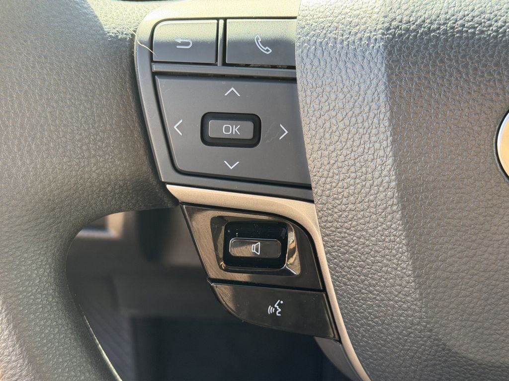 2025 Toyota Camry LE - Photo 24