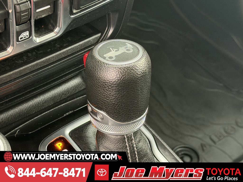 Used 2018 Bright White Clearcoat Jeep Unlimited Sahara image 20