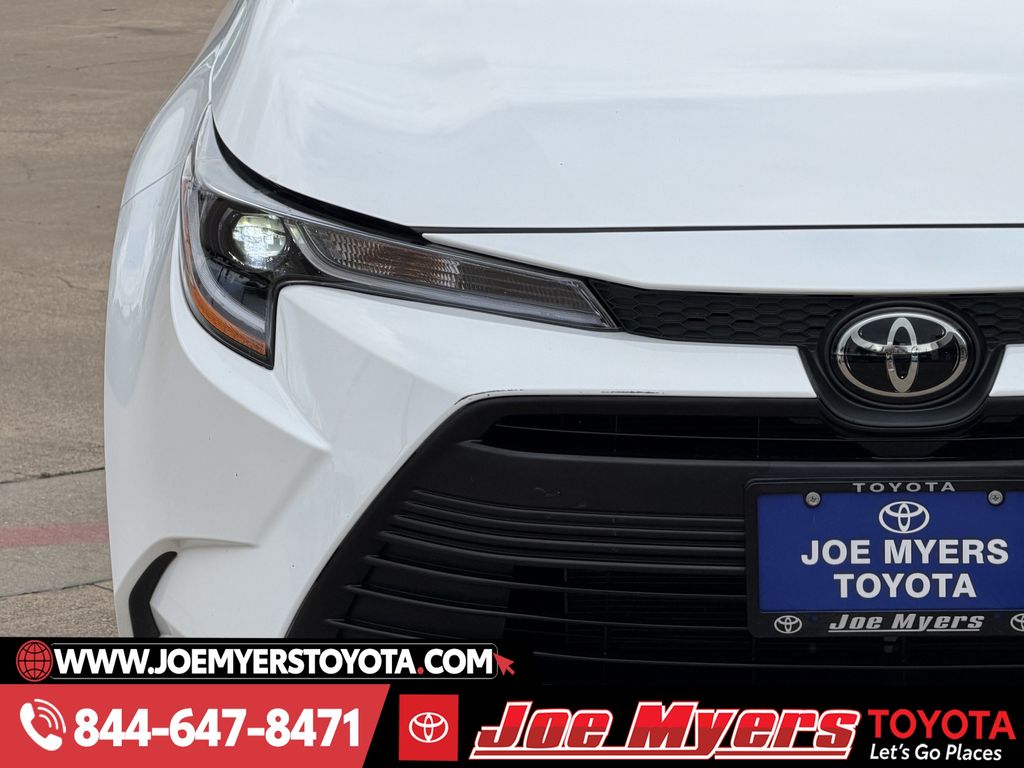 Used 2025 Ice Cap Toyota LE image 5