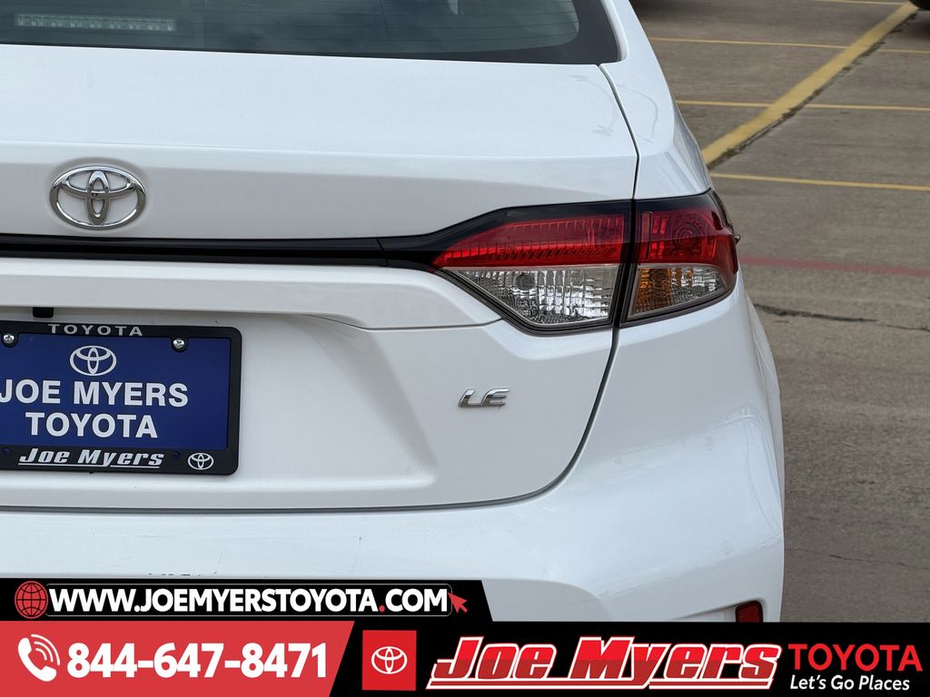 Used 2025 Ice Cap Toyota LE image 11