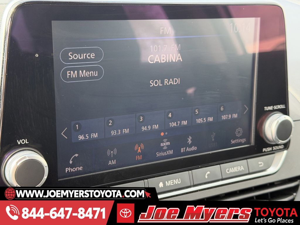 Used 2025 Glacier White Nissan 2.5 SV image 17